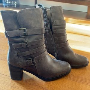Brand New Baretrap brown boots